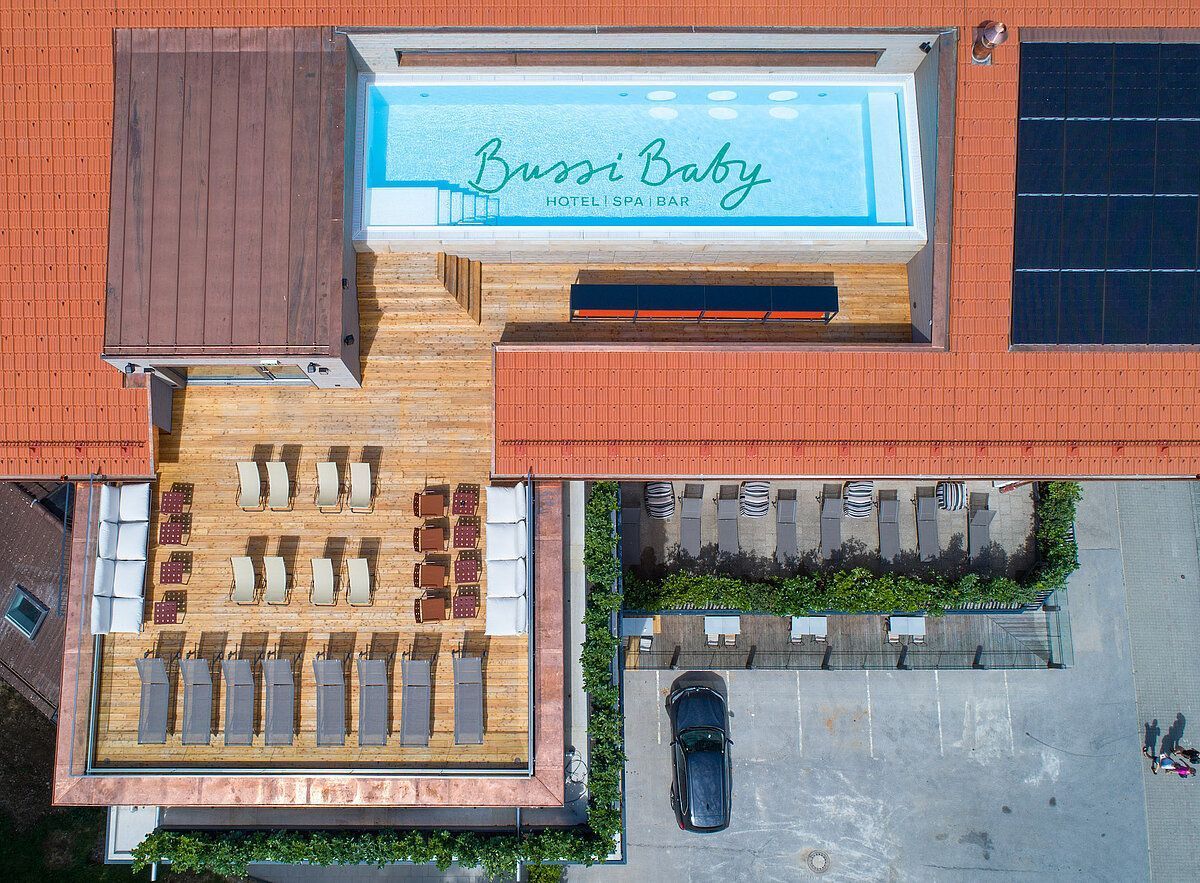 Exterior view from above pool Hotel Bussi Baby 