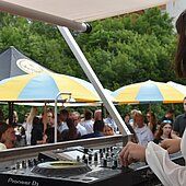 Jeden Donnerstag, Freitag und Samstag sorgen Live-DJs im Hotel Bussi Baby von 21:00 bis 00:30 Uhr für angesagte Beats...